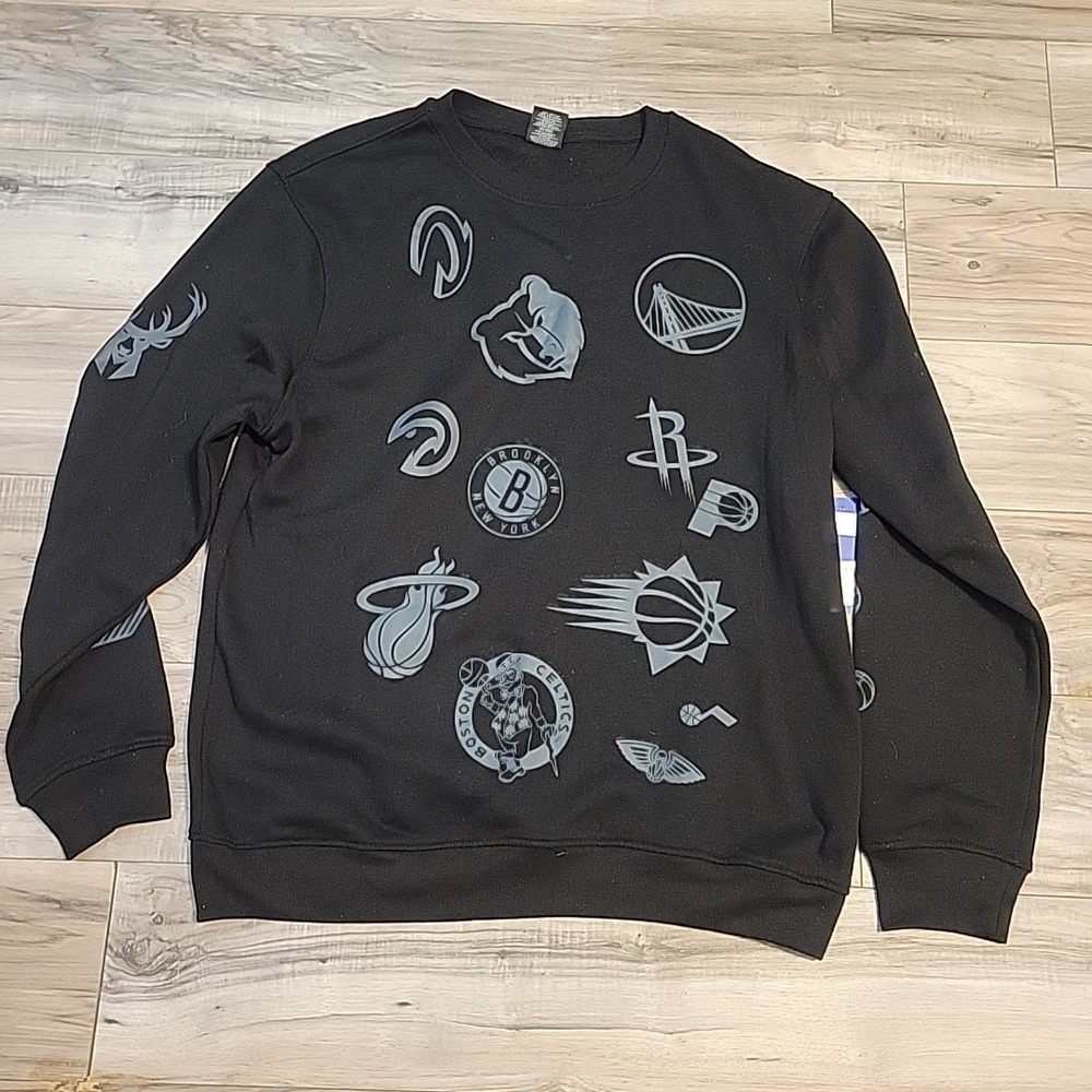 Ultra Game NBA Team‎ Logos Pullover  Gray Fleece Sweater Size Medium AOP NEW